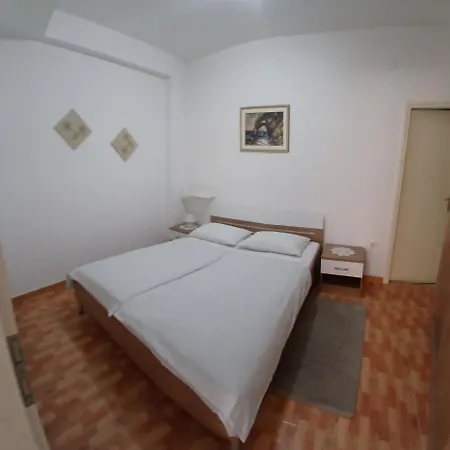 Apartment Srzic No1 *